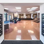 Wellness Studio! Finnish Sauna, Whirlpool, Gym & More! *
