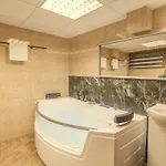 Wellness Studio! Finnish Sauna, Whirlpool, Gym & More! Apartamento