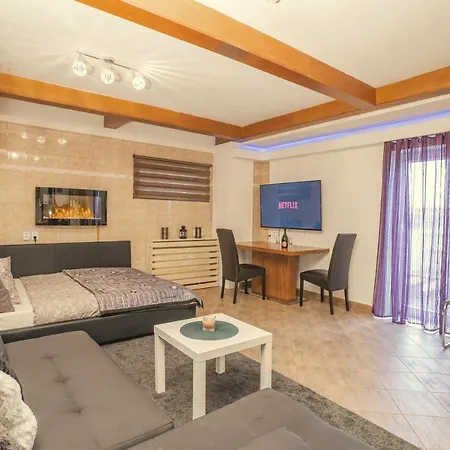 Wellness Studio! Finnish Sauna, Whirlpool, Gym & More! Apartmán