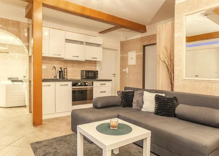 Wellness Studio! Finnish Sauna, Whirlpool, Gym & More! *