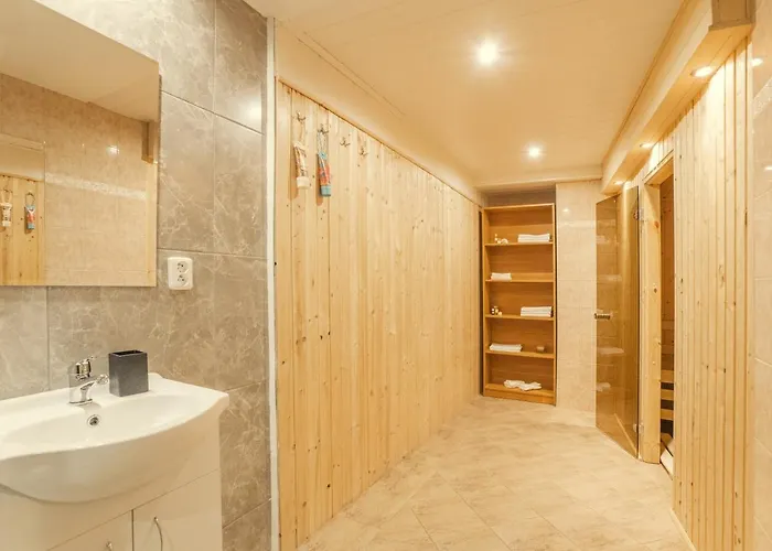 Wellness Studio! Finnish Sauna, Whirlpool, Gym & More! *