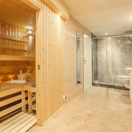 Wellness Studio! Finnish Sauna, Whirlpool, Gym & More! *